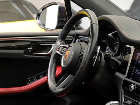 Used 2024 Porsche Macan w/ Premium Plus Package AWD/4WD image 18