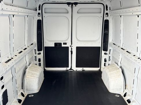 Used 2024 RAM ProMaster 2500 w/ Convenience Group FWD image 14