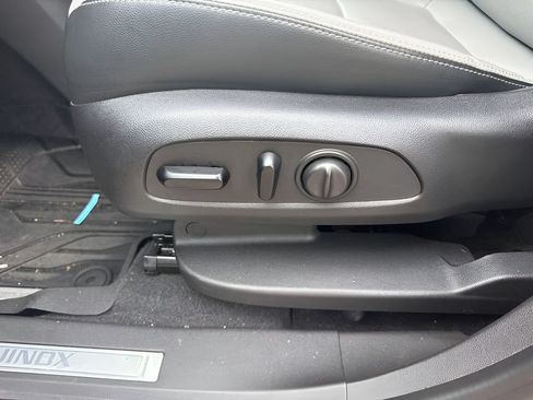 Used 2020 Chevrolet Equinox Premier AWD/4WD image 10