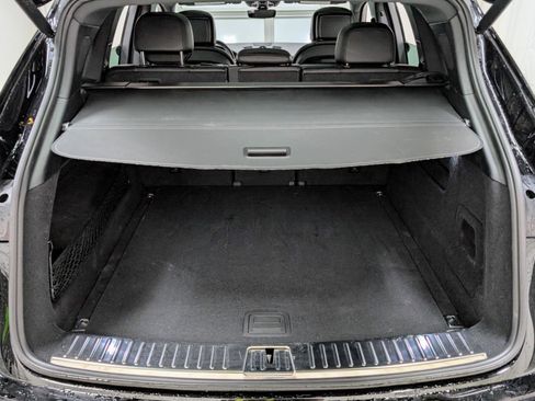 Used 2022 Porsche Cayenne Platinum Edition w/ Premium Package image 20