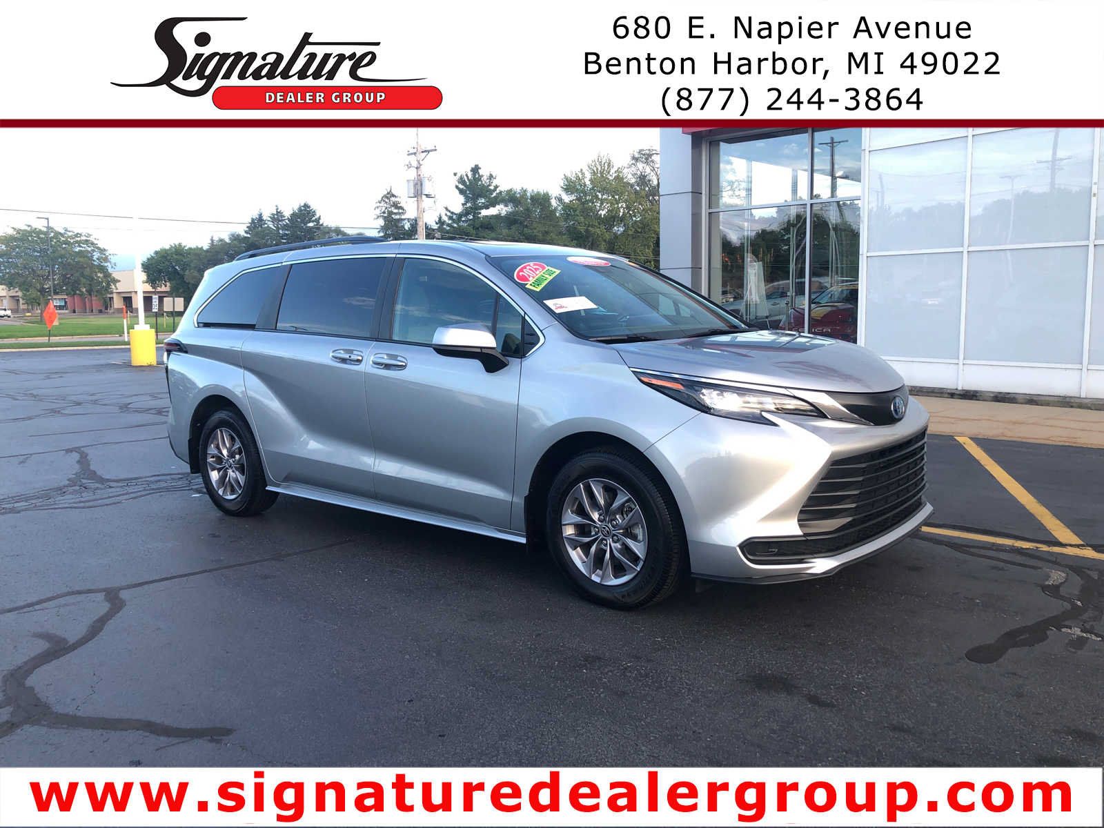 Certified 2025 Toyota Sienna LE w/ LE Plus Package FWD image 1