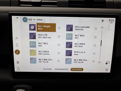 New 2025 Land Rover Defender 90 X-Dynamic SE image 10