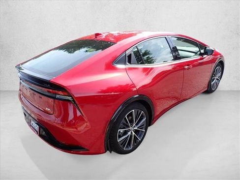 Used 2024 Toyota Prius XLE AWD/4WD image 4