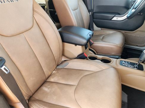 Used 2017 Jeep Wrangler Unlimited Sahara w/ Connectivity Group image 15