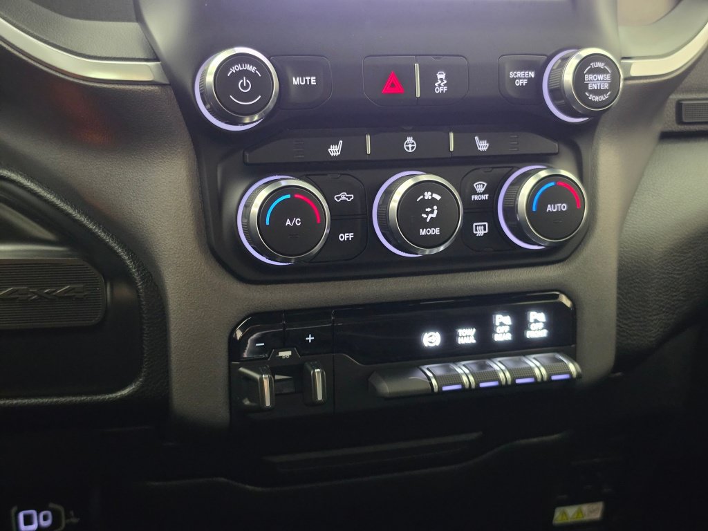 Used 2022 RAM 3500 Big Horn w/ Level B Equipment Group AWD/4WD image 19