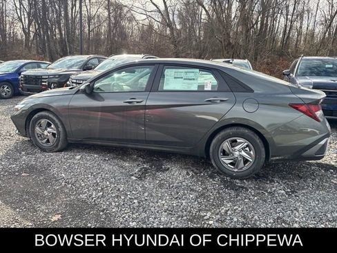 New 2026 Hyundai Elantra SE image 2