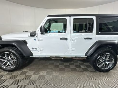 Used 2024 Jeep Wrangler Unlimited w/ Convenience Group AWD/4WD image 6