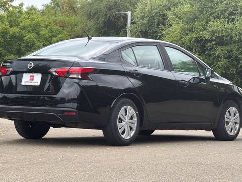 Used 2020 Nissan Versa S FWD image 4