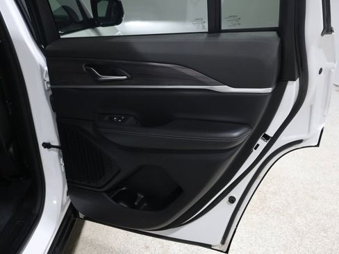 Certified 2023 Jeep Grand Cherokee Limited image 23