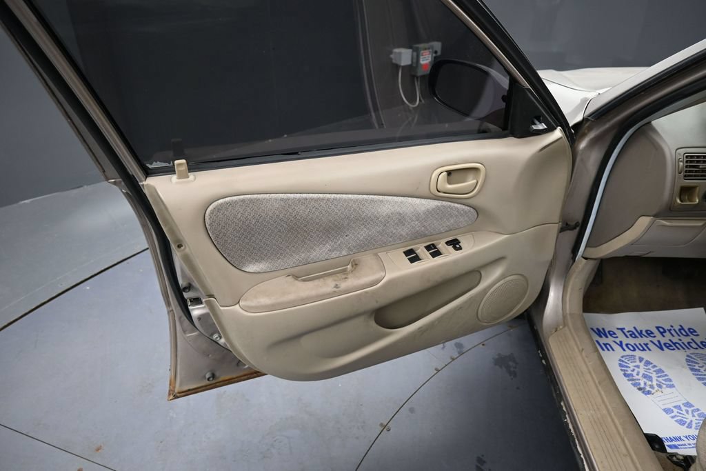 Used 2000 Toyota Corolla CE w/ Value Pkg FWD image 24