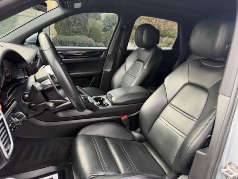 Used 2019 Porsche Cayenne S w/ Premium Package AWD/4WD image 11