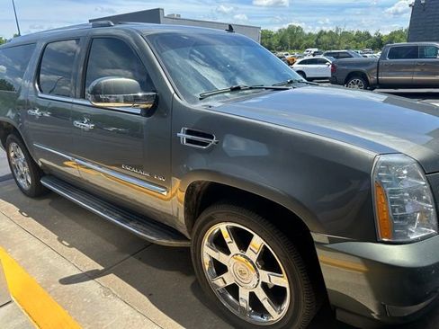 Used 2011 Cadillac Escalade ESV Luxury AWD/4WD image 1