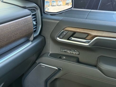 Used 2023 Chevrolet Silverado 1500 High Country w/ Z71 Off-Road Package image 36