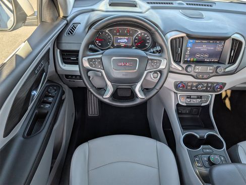 Used 2024 GMC Terrain SLT w/ Infotainment Package II image 17