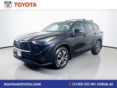 Certified 2024 Toyota Highlander XLE AWD/4WD image 1