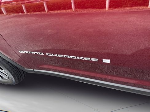 Used 2025 Jeep Grand Cherokee Limited w/ Trailer Tow Package image 8