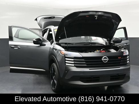 Used 2025 Nissan Kicks SR w/ Illumination Package AWD/4WD image 32