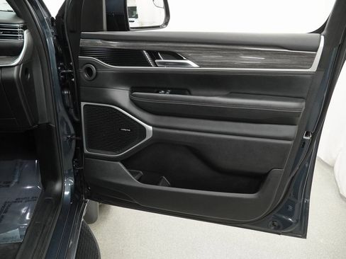 Used 2022 Jeep Wagoneer Series III w/ Flexible Seating Group image 42