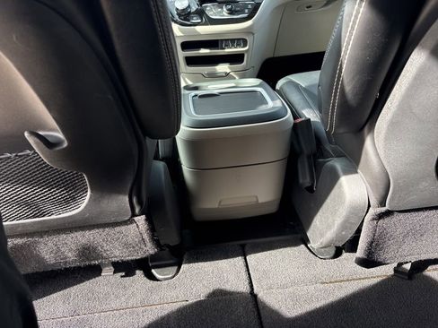 Used 2024 Chrysler Pacifica Touring-L FWD image 40
