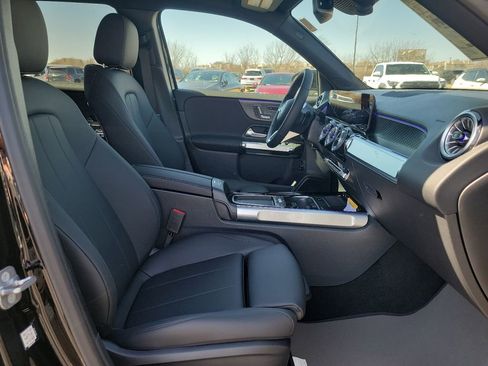 New 2025 Mercedes-Benz GLB 250 image 16