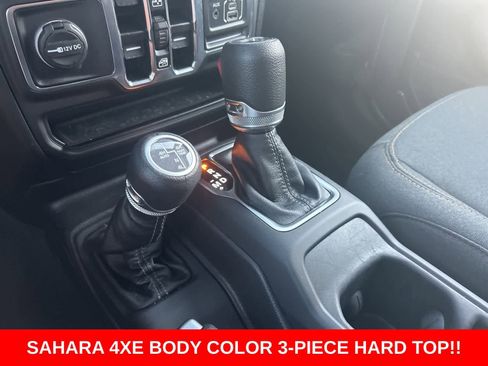 Used 2025 Jeep Wrangler Sahara image 30