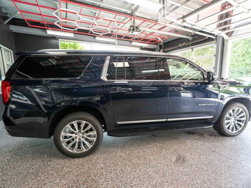 Used 2023 GMC Yukon XL Denali AWD/4WD image 4