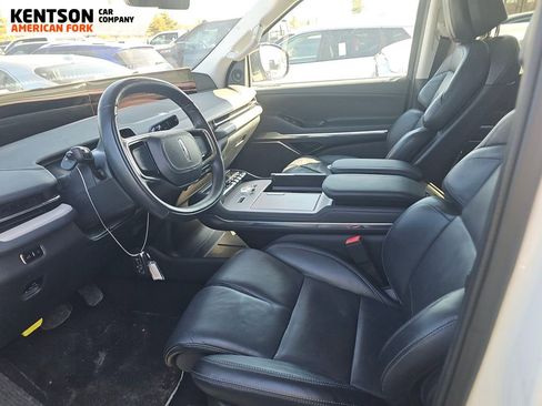 Used 2025 Lincoln Navigator Reserve image 6