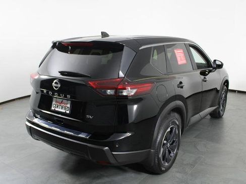 Certified 2024 Nissan Rogue SV FWD image 4