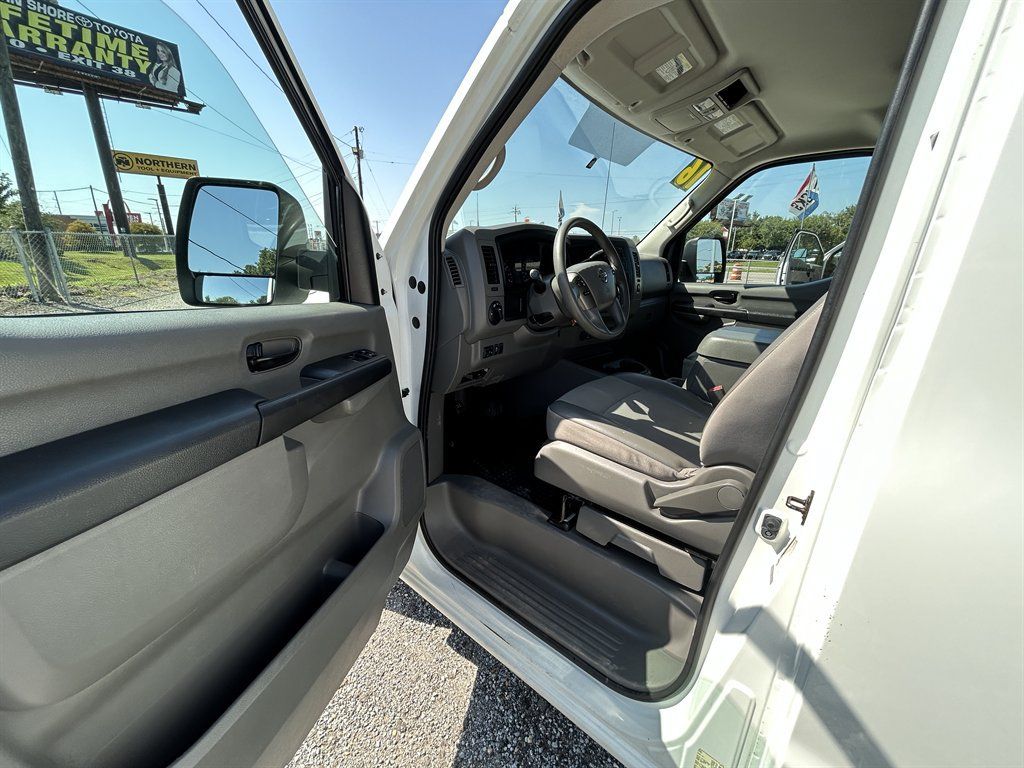 Used 2016 Nissan NV 2500 SV RWD image 9