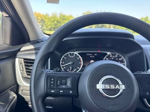 Used 2024 Nissan Rogue S AWD/4WD image 8