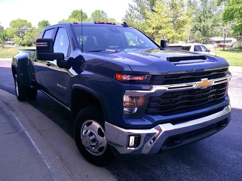 Used 2024 Chevrolet Silverado 3500 LT w/ All Star Edition AWD/4WD image 4