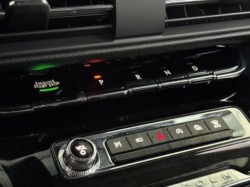 Used 2025 Lincoln Corsair AWD w/ Equipment Group 101A image 21