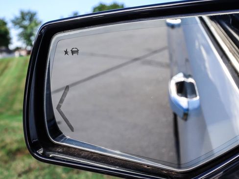 Used 2020 Chevrolet Suburban Premier image 16