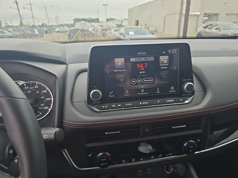 Used 2025 Nissan Rogue SV AWD/4WD image 18