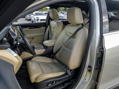 Used 2017 Cadillac XT5 Luxury w/ Driver Awareness Package FWD image 32