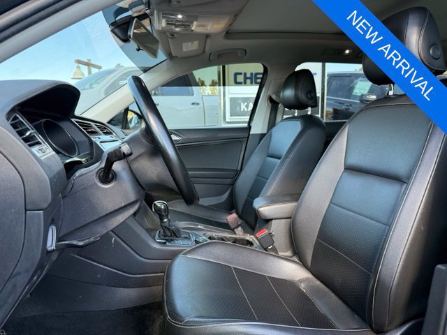 Used 2018 Volkswagen Tiguan SEL w/ 3rd Row Seat Package AWD/4WD image 9