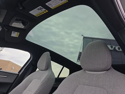 Certified 2025 Volvo EX30 Ultra w/ Climate Package image 32