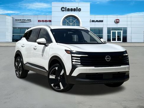 Used 2025 Nissan Kicks SR AWD/4WD image 1