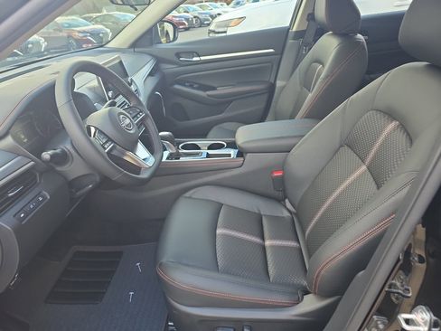 Used 2025 Nissan Altima 2.5 SR image 12