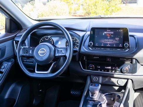 Used 2021 Nissan Rogue SV FWD image 11