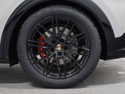 New 2026 Porsche Cayenne GTS AWD/4WD image 40