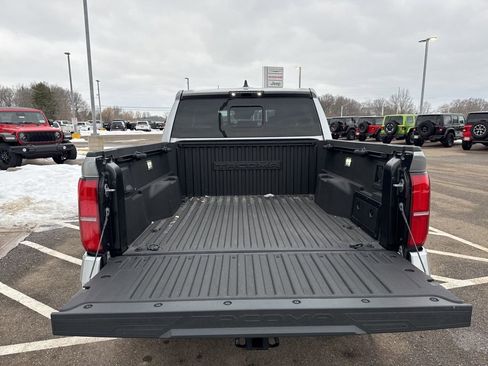 Used 2024 Toyota Tacoma TRD Sport w/ TRD Sport Upgrade Package image 8