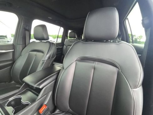 Used 2025 Jeep Grand Cherokee L Limited w/ Black Appearance Package RWD image 26