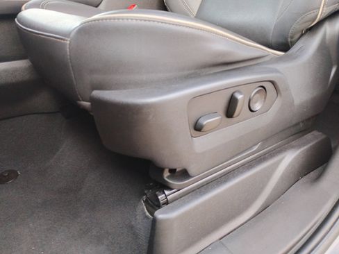 Used 2023 GMC Yukon XL SLT image 13