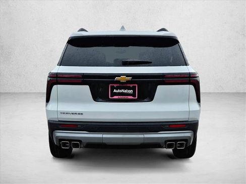 New 2026 Chevrolet Traverse LT image 8