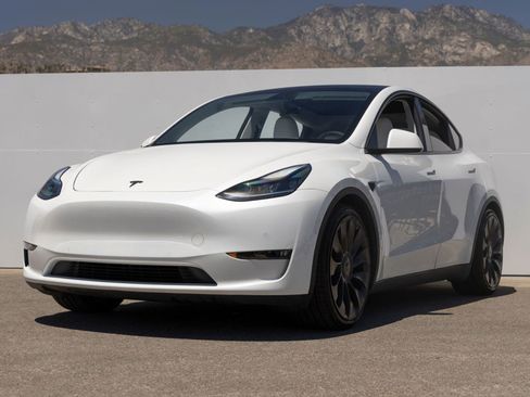 Used 2021 Tesla Model Y Performance AWD/4WD image 1