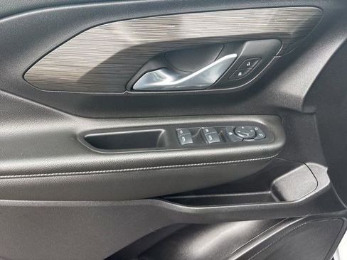 Used 2024 GMC Terrain SLE image 13