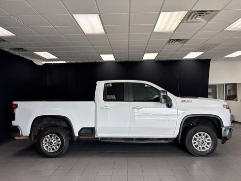 Used 2023 Chevrolet Silverado 2500 LT w/ Convenience Package AWD/4WD image 2