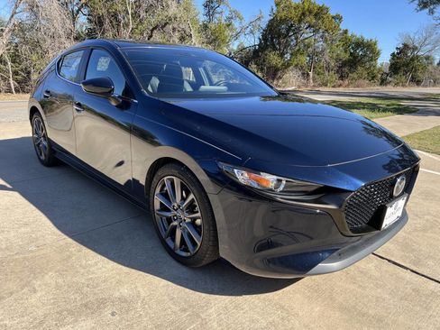 Used 2019 MAZDA MAZDA3 Base 4dr Hatchback image 1