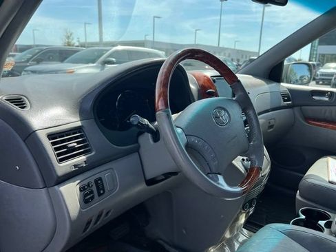 Used 2008 Toyota Sienna XLE FWD image 9